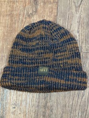 Filson Knit Cuffed Beanie in Navy and Brown
